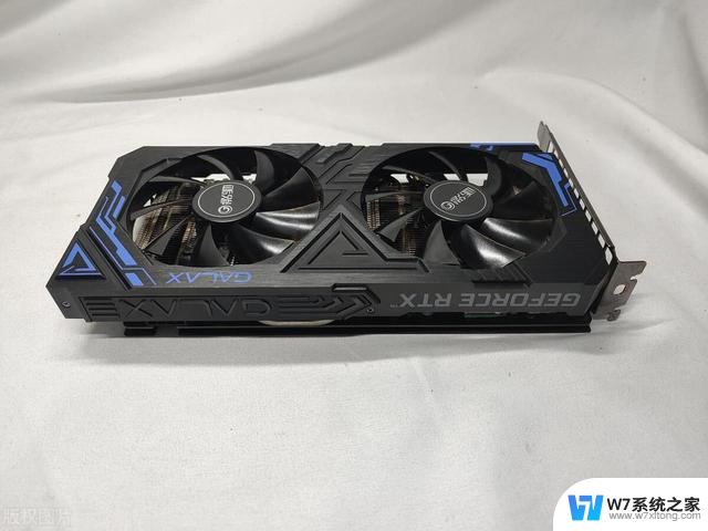 技嘉RTX 5060 Ti 8G魔鹰显卡：128bit显存位宽的隐藏陷阱详解