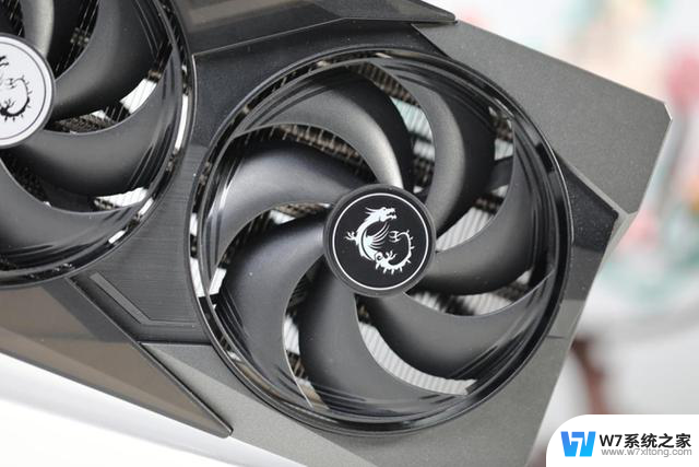 颜值超高、性能超强 微星RTX 5070 Ti魔龙游戏显卡评测：性能怎么样？值不值得购买？